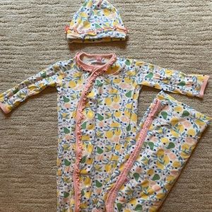 Magnetic Me 'Newborn-3 Mo' Sack with matching hat and blanket